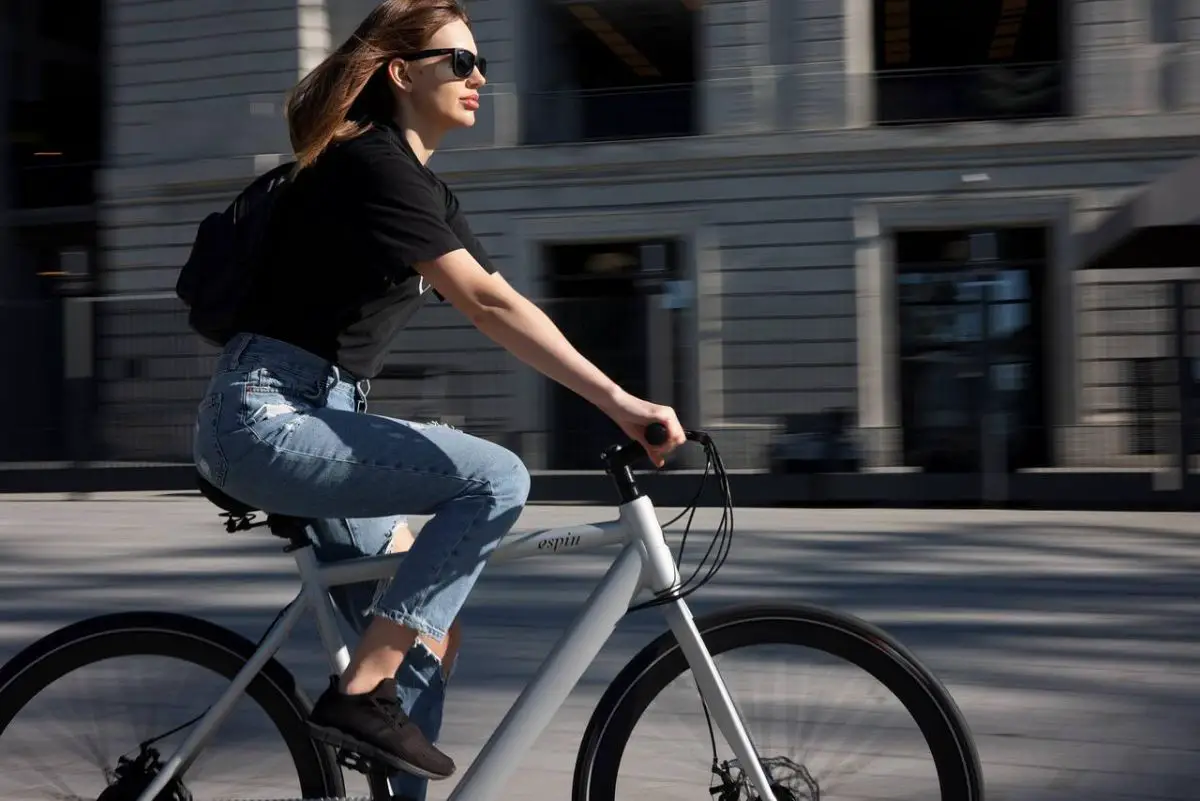 5-astuces-pour-cyclistes-urbains-comment-gerer-les-defis-du-velo-en-ville