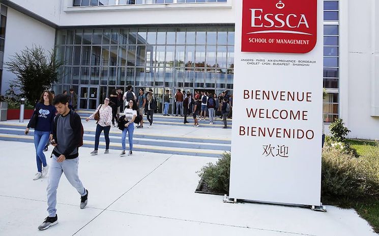 ESSCA School of Management : Tout savoir sur cette école de commerce en 2023