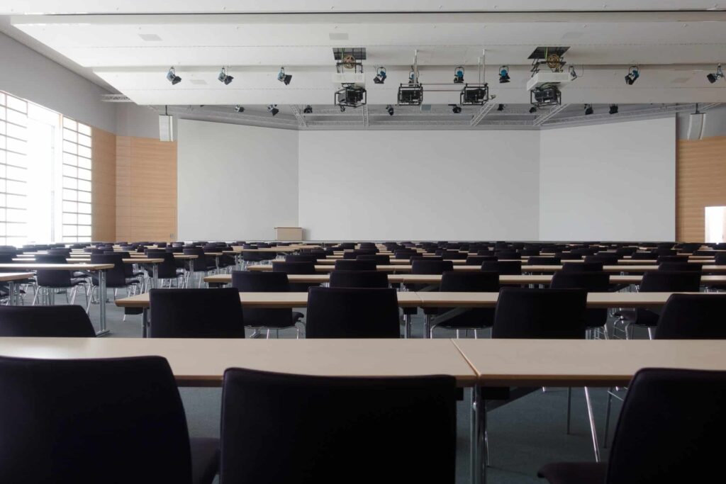 Choisir la bonne spécialisation en école de commerce