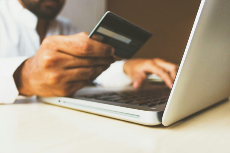 envoyez de l'argent en toute simplicité avec notre service de transfert d'argent en ligne.