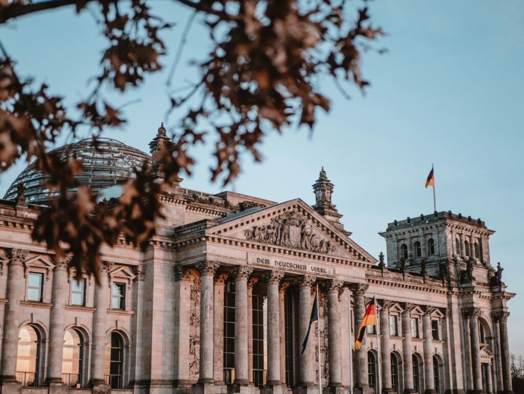 découvrez l'histoire, la culture et la diversité de l'allemagne, des paysages pittoresques de la forêt noire à l'effervescence de berlin, avec notre guide complet sur l'allemagne.