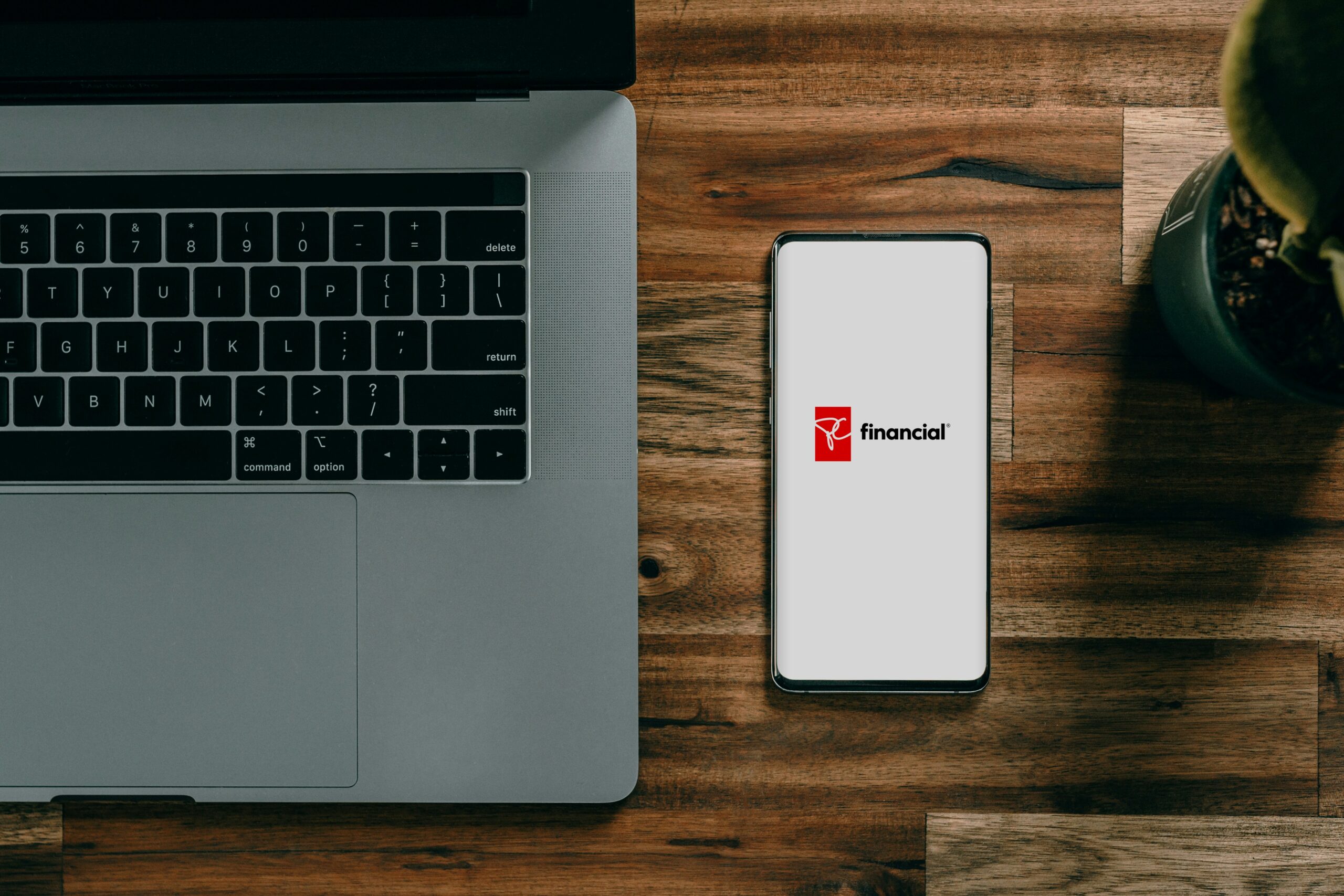 découvrez tous les services bancaires pour faciliter vos transactions financières avec notre banque.