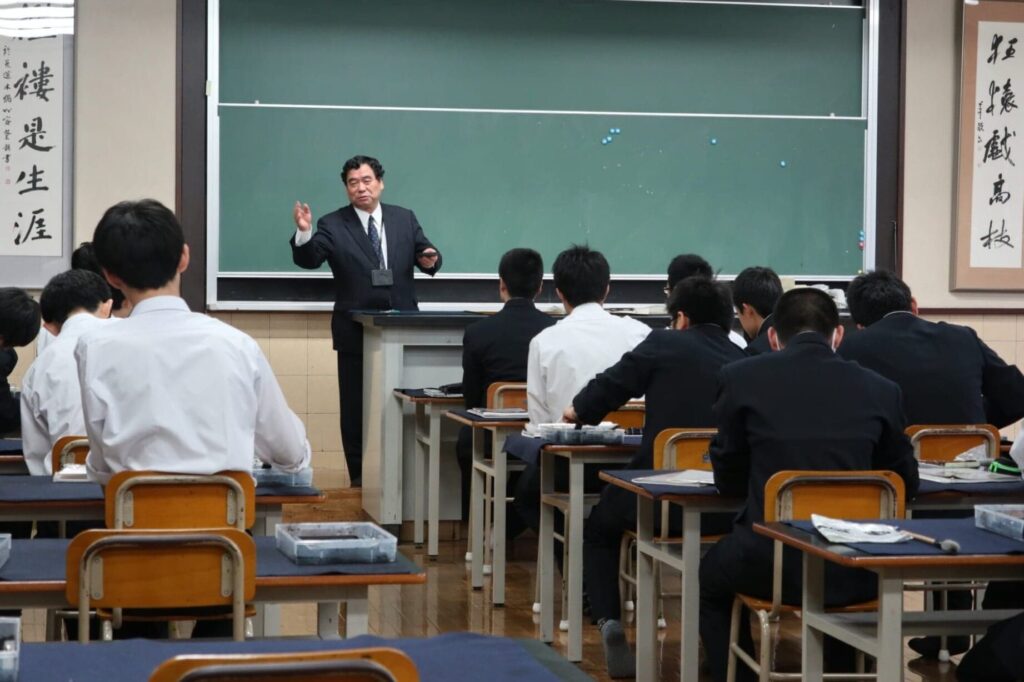 Dans quelle école peut-on apprendre à parler japonais ?