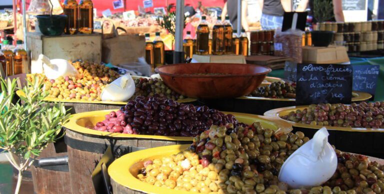 Exploration des marchés de Barcarès : où trouver les meilleurs produits locaux ?
