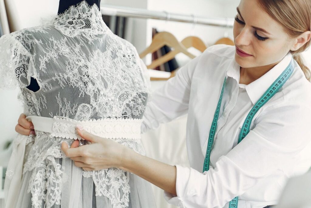 Comment se lancer dans le secteur de la robe de mariée ?