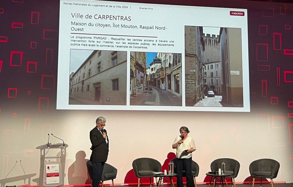 Comment le CCAS de Dax contribue-t-il au développement social local ?