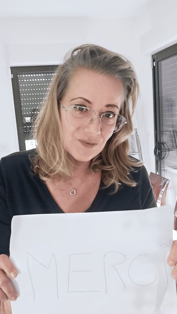 Photo professionnelle d'Emmanuelle Petiau, experte en social selling et formatrice LinkedIn