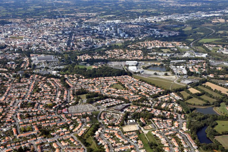 comment vendée habitat la roche-sur-yon contribue au développement local?
