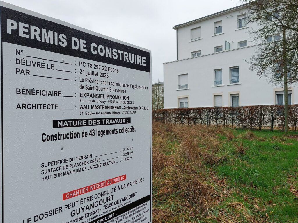Quels sont les avantages économiques du code postal de Guyancourt pour les entreprises locales ?