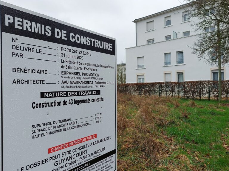 Quels sont les avantages économiques du code postal de Guyancourt pour les entreprises locales ?
