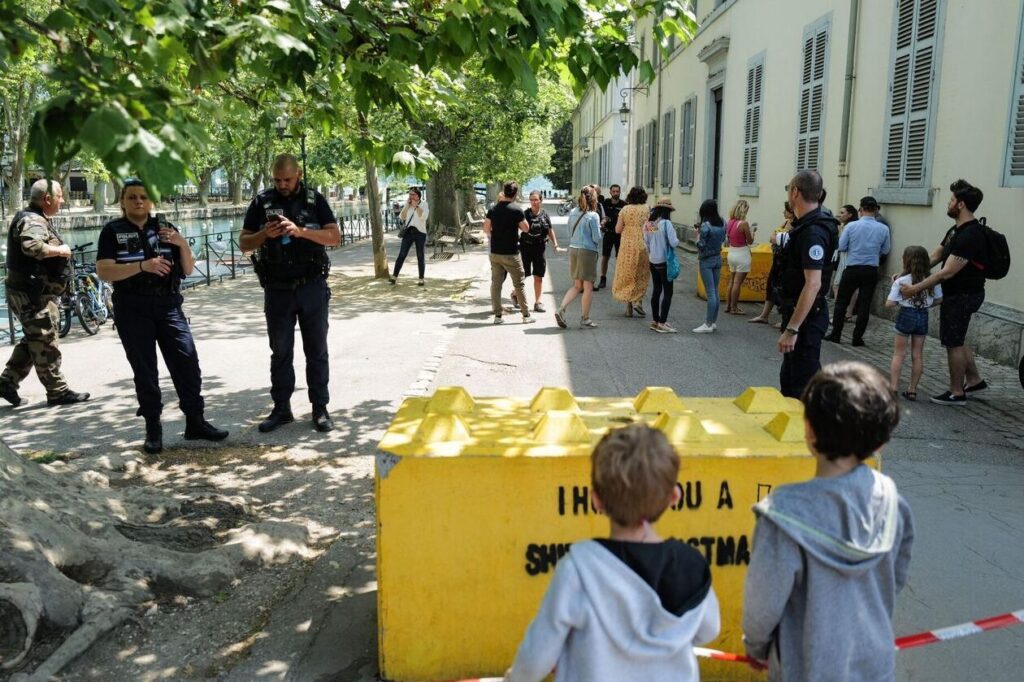 Comment la police municipale d’Annecy maintient-elle la sécurité au cœur de la ville ?