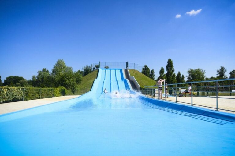 Quels sont les services incontournables du centre aquatique du Valois ?