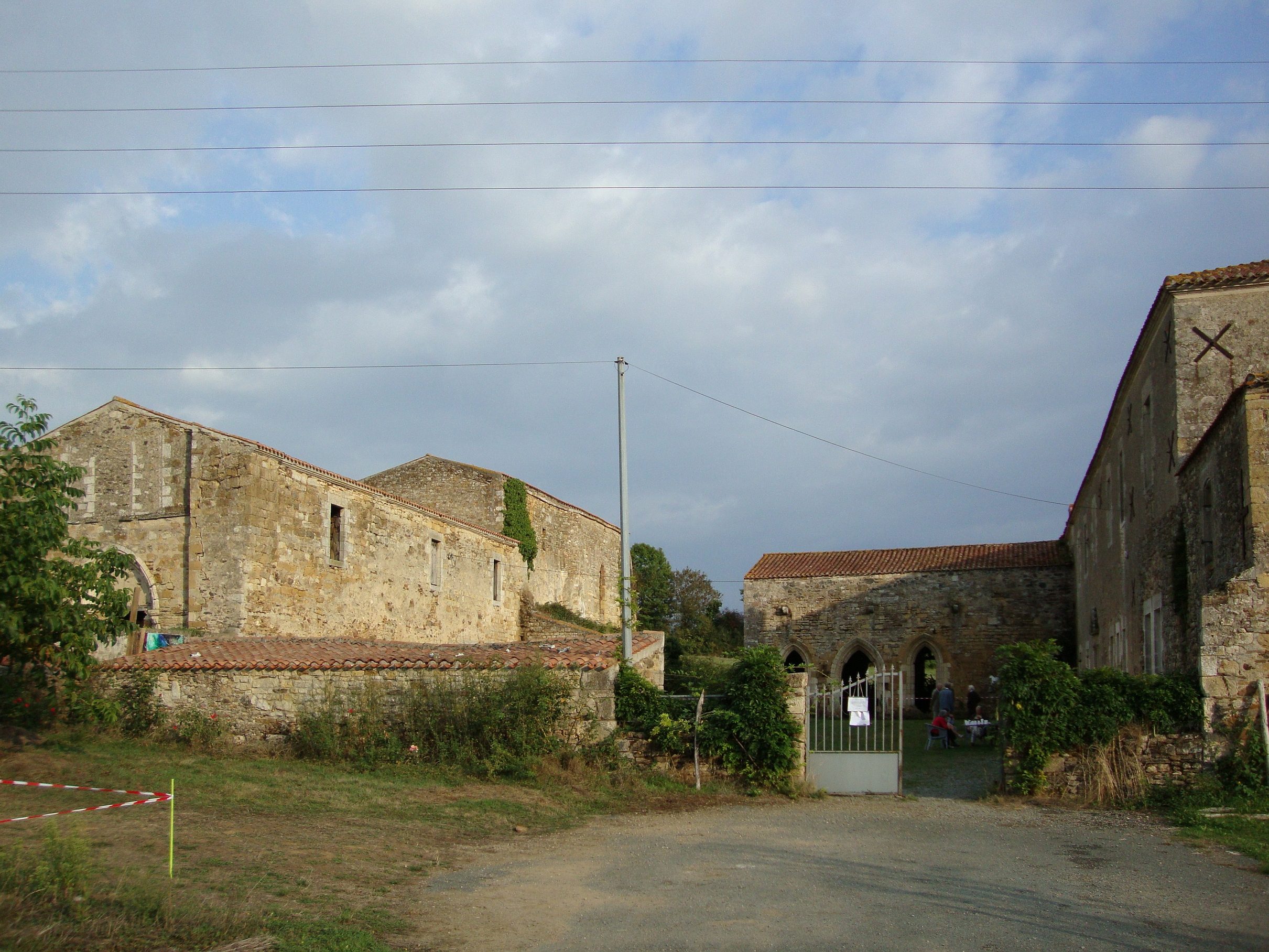 Abbaye Trizay Les Pineaux