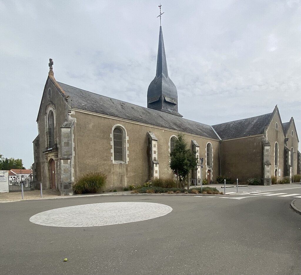 Église de la Transfiguration de Le Perrier située en Vendée, symbole architectural de la commune