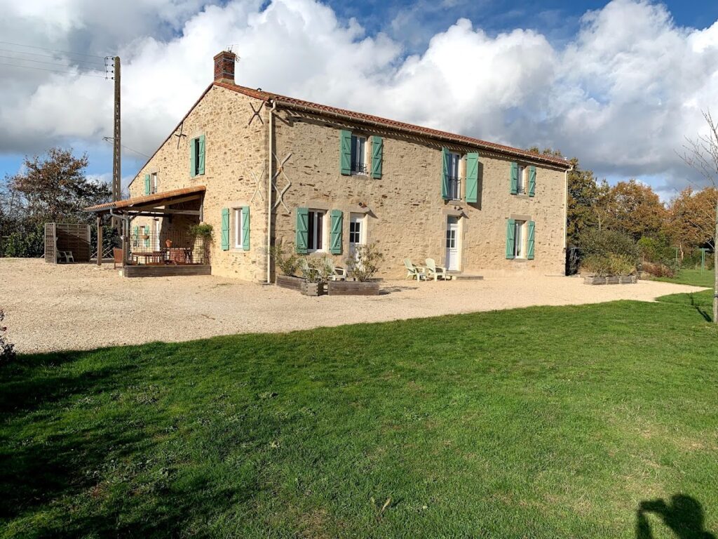 Vue de la commune de Fougeré en Vendée illustrant l’environnement local et son code postal 85480