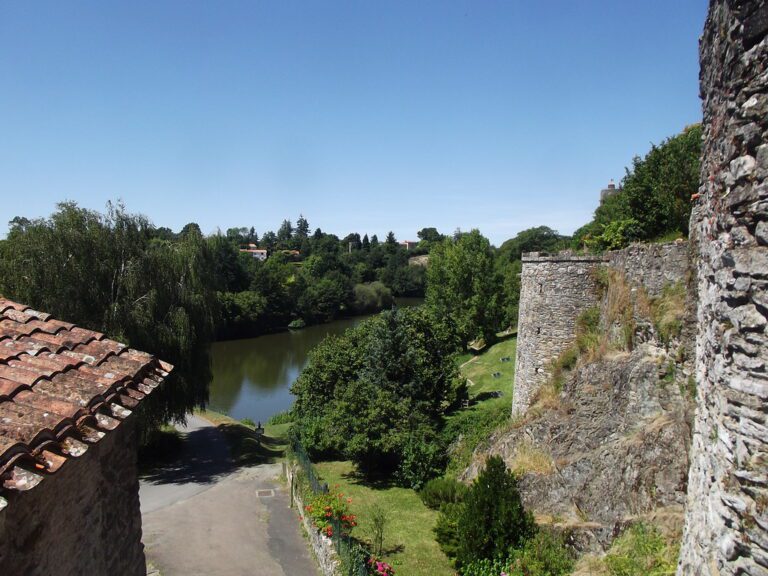 Vue pittoresque de Foussais-Payré pour illustrer son code postal et sa localisation