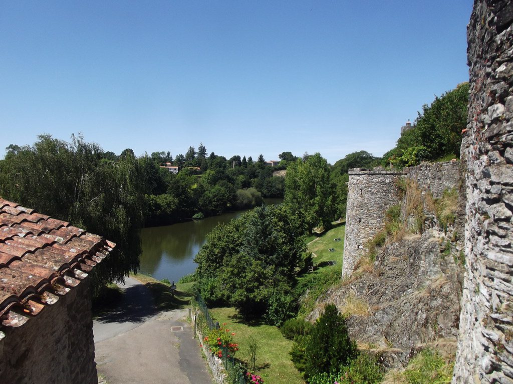 Vue pittoresque de Foussais-Payré pour illustrer son code postal et sa localisation