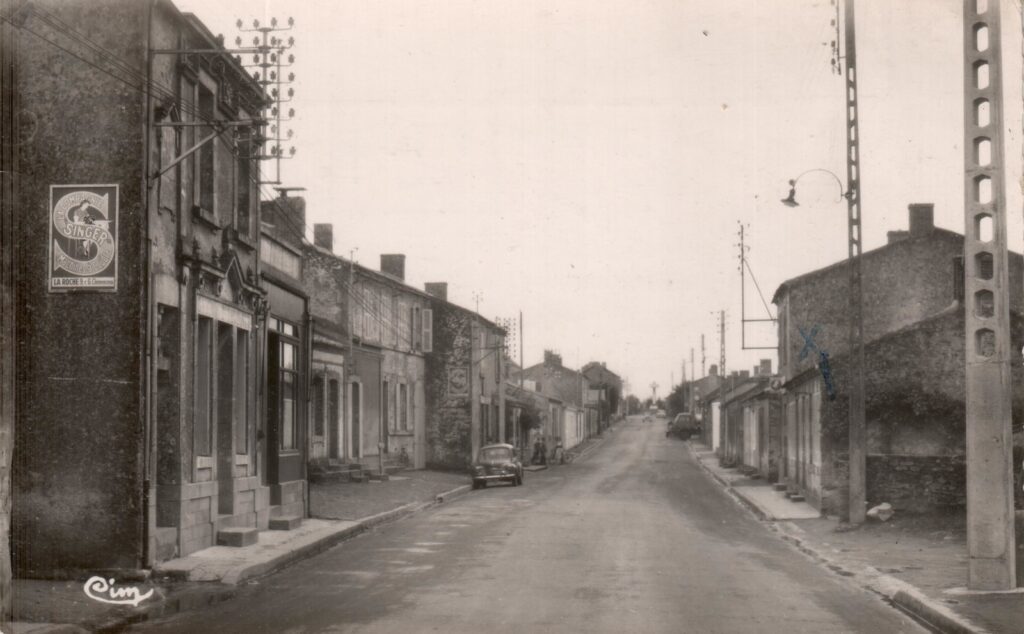 Vue de la mairie de Coëx, emblématique de la commune du code postal 85220