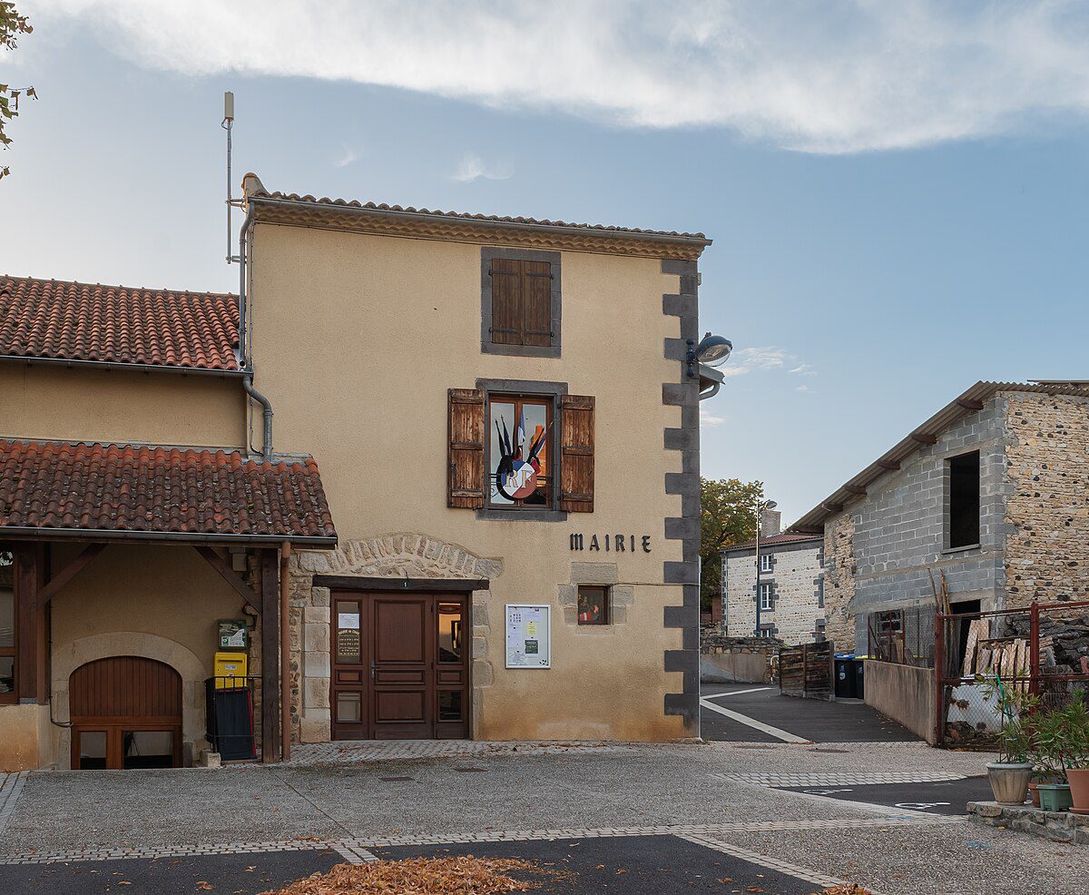 Vue de la mairie de Puy-de-Serre