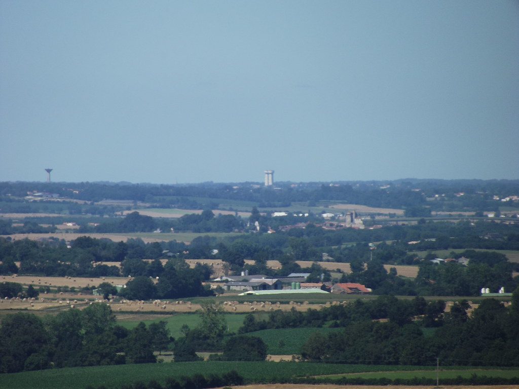 Vue aérienne de Menomblet et sa localisation sur la carte