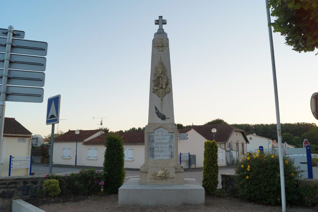 Monument aux morts de La Boissière-des-Landes, symbole de mémoire locale