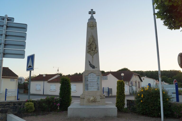 Monument aux morts de La Boissière-des-Landes, symbole de mémoire locale