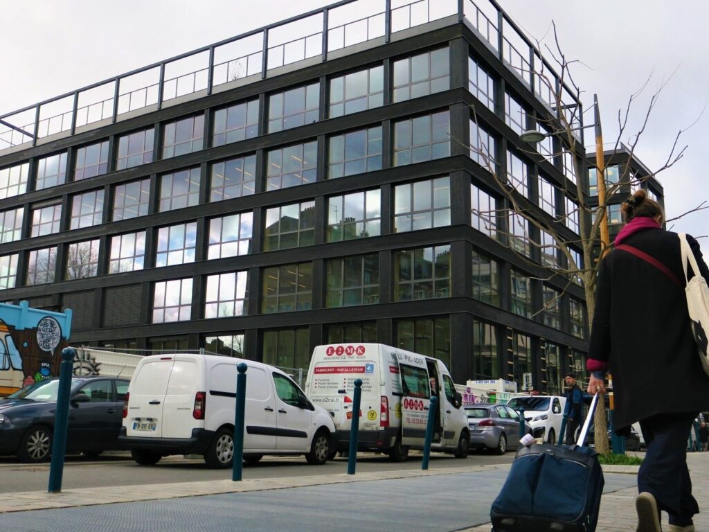 Quels sont les avantages économiques à s’implanter à Pantin, code postal 93500 ?