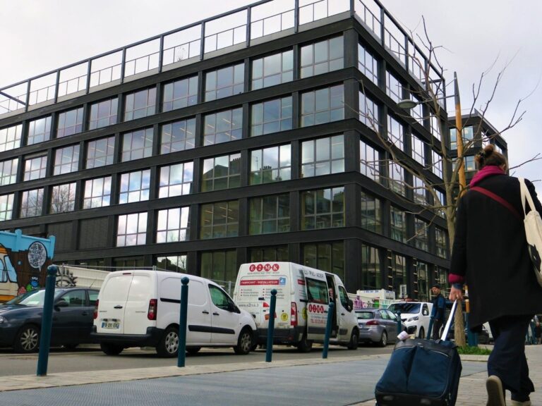Quels sont les avantages économiques à s&rsquo;implanter à Pantin, code postal 93500 ?