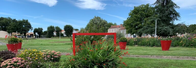 Vue du rond-point central de Treize-Septiers, symbole de la commune vendéenne