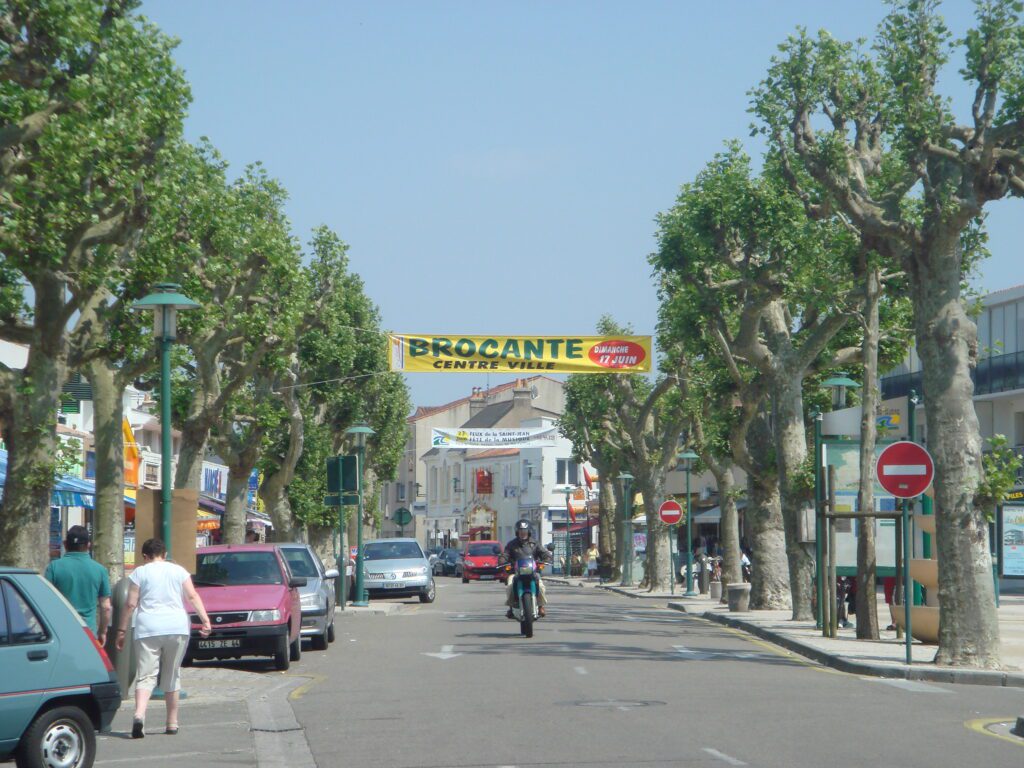 Vue panoramique de Saint-Jean-de-Monts avec ses bâtiments emblématiques