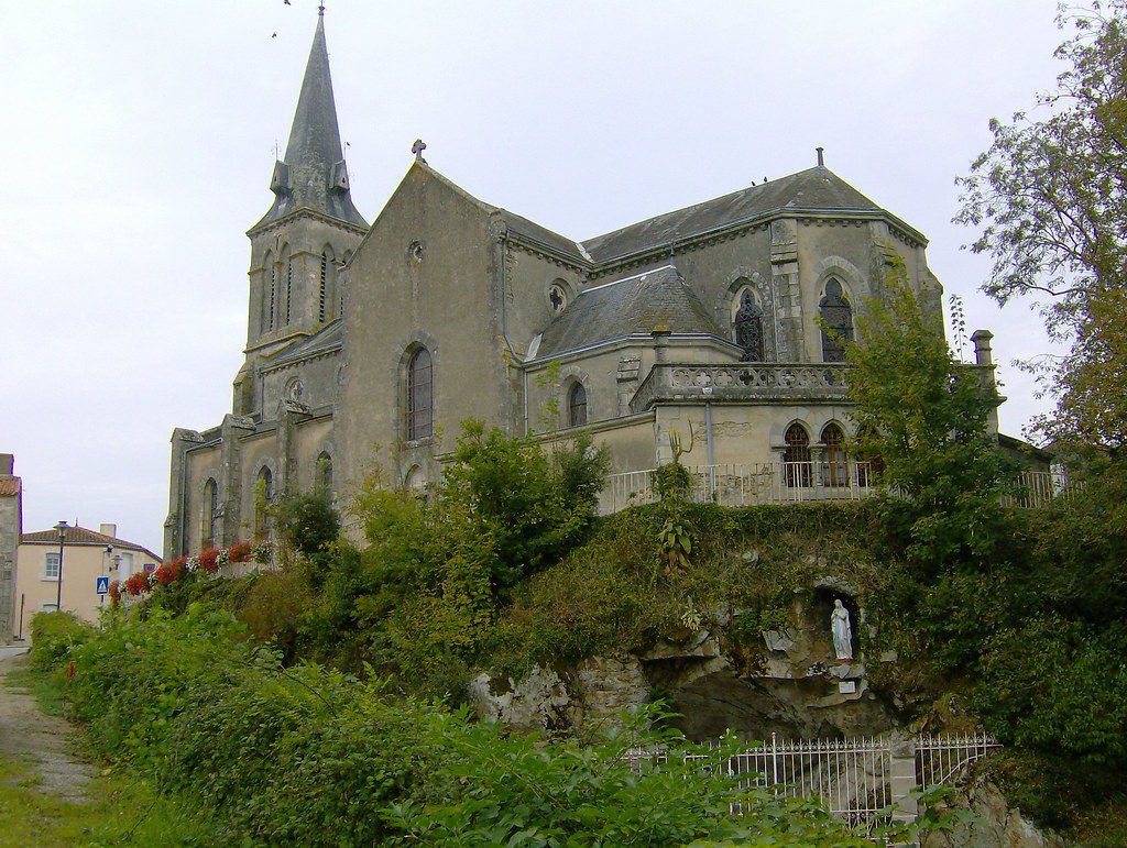 Vue aérienne de Les Lucs-sur-Boulogne avec repères clés et code postal 85170
