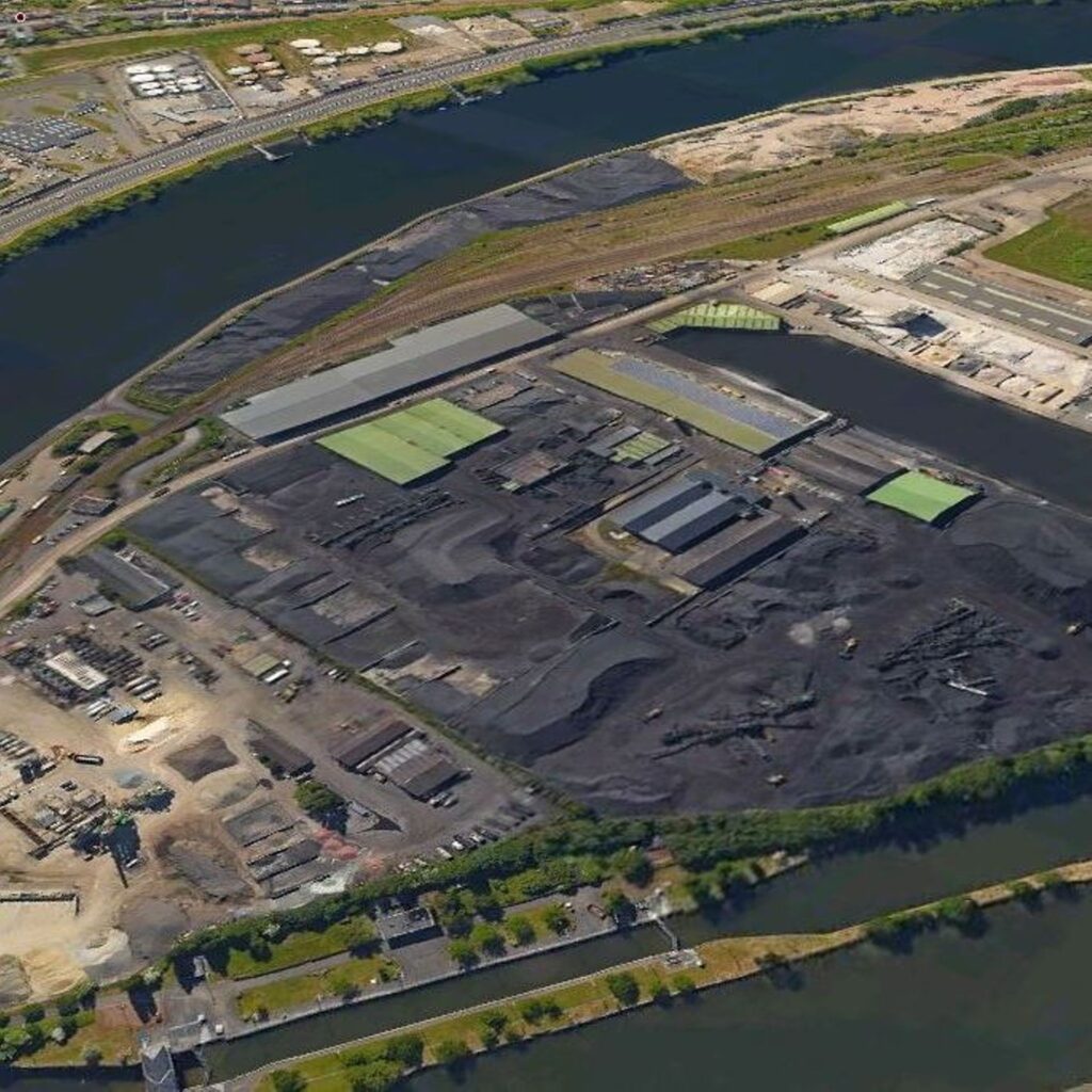 Vue industrielle du site Terval en activité sur l'île Monsin