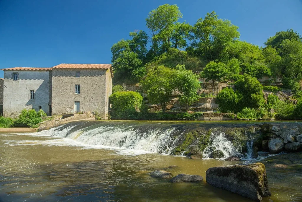 Vue pittoresque de Mallièvre, petite cité de caractère en Vendée