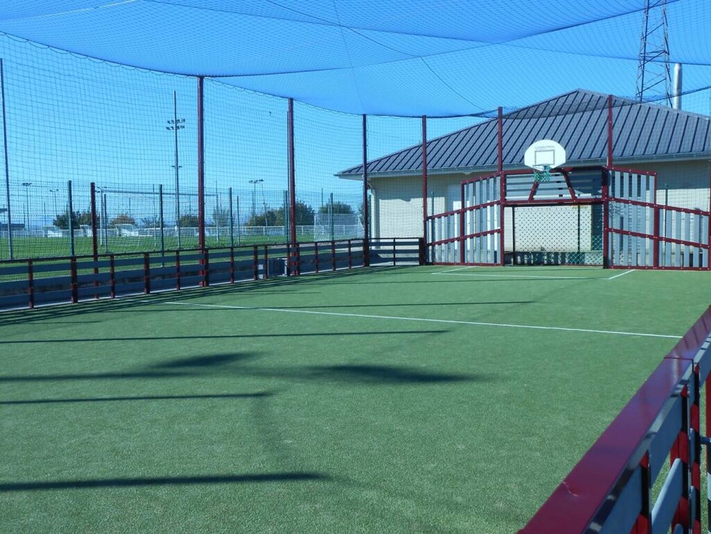 Où trouver un city stade près de chez moi pour allier sport et convivialité ?