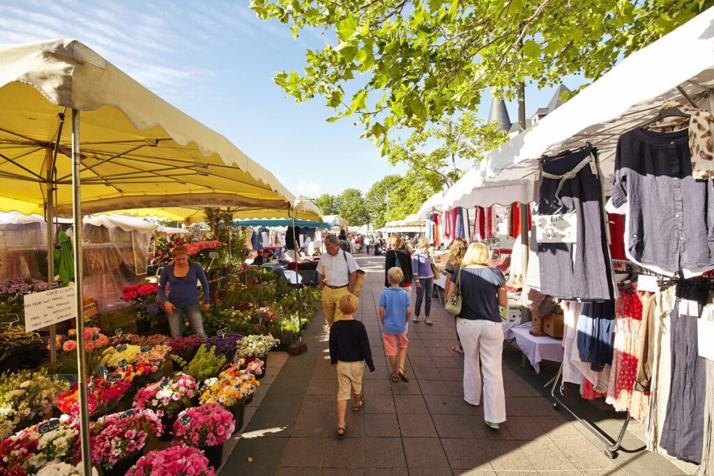 Découvrez les secrets du marché de Dinard: un incontournable de la Bretagne