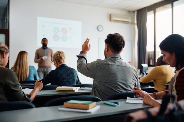3 compétences phares développées en école de commerce à Paris