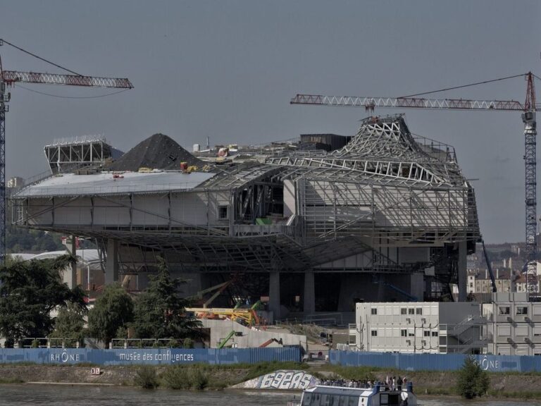Pourquoi le musée des confluences de Lyon divise-t-il les avis des visiteurs ?