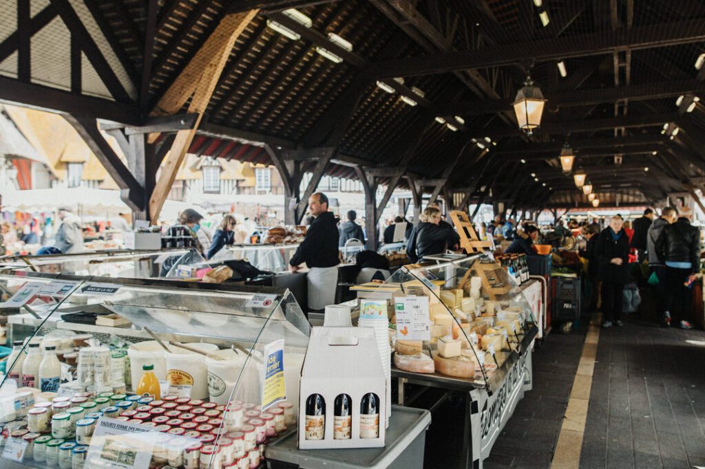 Deauville et son marché : entre tradition et art de vivre, que faut-il découvrir ?