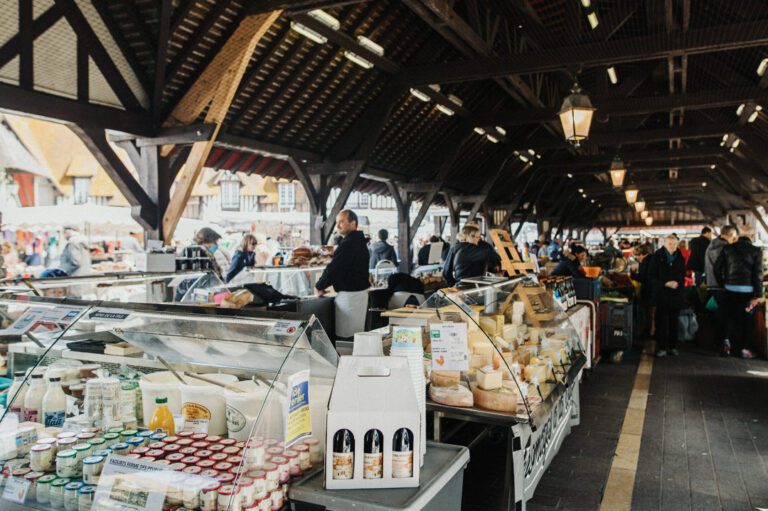 Deauville et son marché : entre tradition et art de vivre, que faut-il découvrir ?