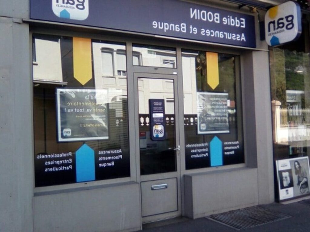 Quels sont les avantages économiques du code postal de Lourdes pour les entreprises locales ?