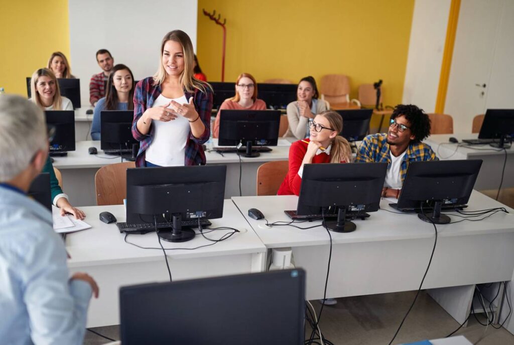 Intégrez une école de communication : un choix décisif pour réussir votre parcours étudiant
