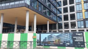 Quels sont les enjeux économiques du code postal de Clichy-sous-Bois pour les entreprises locales ?